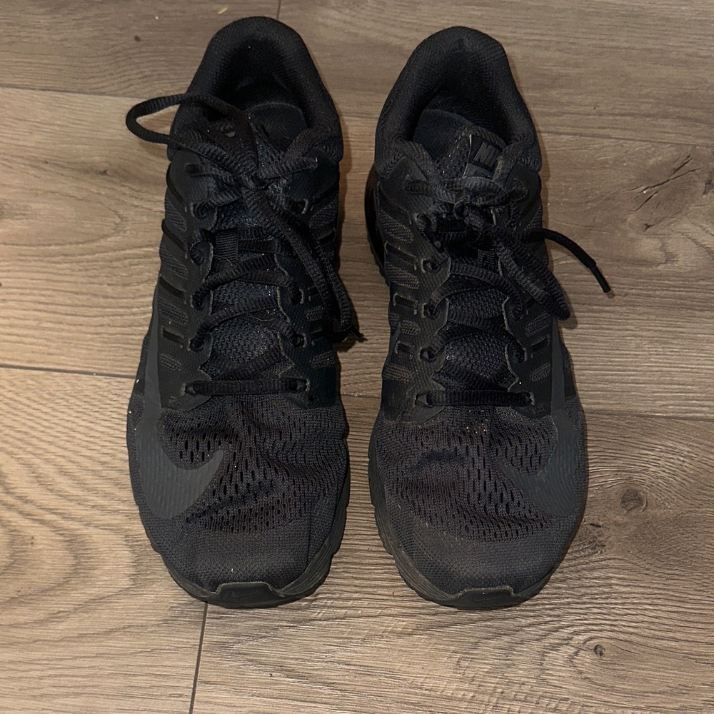Men's Black Athletic Shoes